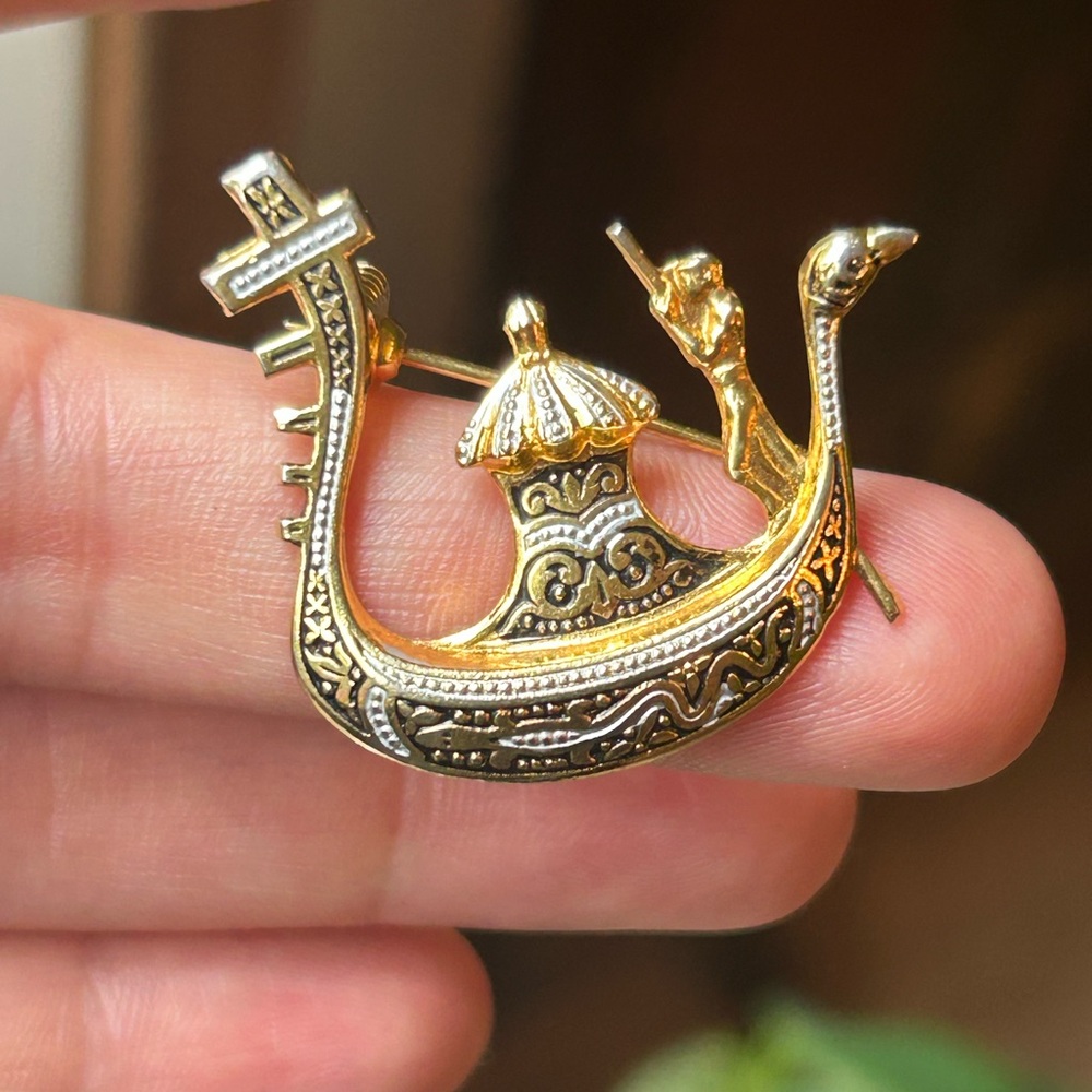 Vintage Gold Tone Spanish Damascene Gondola Brooch Pin